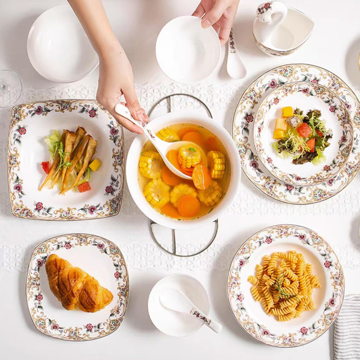 Bone China 12-Piece Dinnerware Set G555698